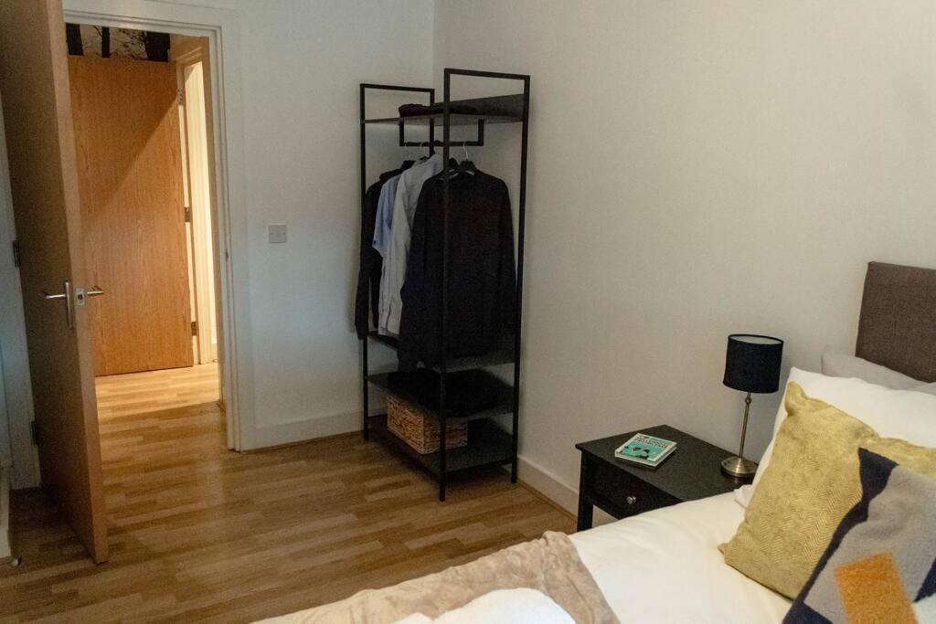 Cozy And Modern 2-Bed Apartment Swansea Exterior photo